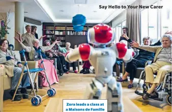  ??  ?? Zora leads a class at a Maisons de Famille retirement home