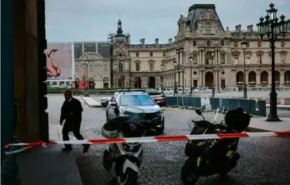  ?? THOMAS PADILLA/ASSOCIATED PRESS ?? A police presence was visible in Paris Saturday as the Louvre Museum was evacuated.