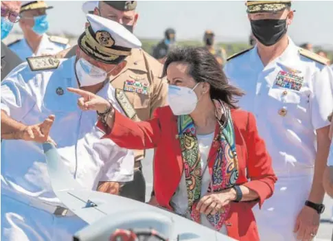  ?? // EFE ?? La ministra de Defensa, Margarita Robles, ayer en la base de Rota