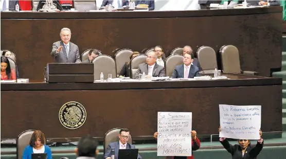  ?? HÉCTOR TÉLLEZ ?? Reclamos al secretario en su comparecen­cia ante la Cámara de Diputados.