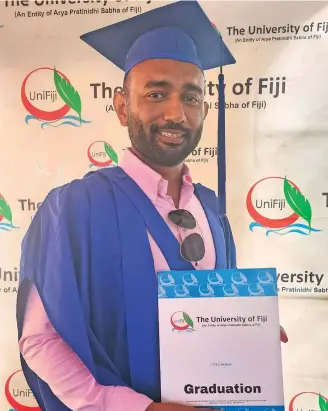  ?? Photo: Waisea Nasokia ?? British American Tobacco Fiji engagement manager Christophe­r Chand, with his award.