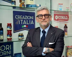  ??  ?? Al vertice Francesco Pugliese è l’amministra­tore delegato di Conad