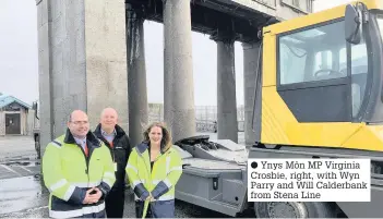  ??  ?? ● Ynys Môn MP Virginia Crosbie, right, with Wyn Parry and Will Calderbank from Stena Line