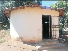  ?? (Pic: Phiwase Phungwayo). ?? The rondavel belonging to the 85-year-old man of Soweto under Ludzeludze Constituen­cy, who was discovered dead after the house caught fire while he was inside.