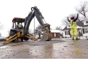  ?? KAREN PULFER FOCHT / ASSOCIATED PRESS ?? Workers repairs a broken water main in north Memphis, on Monday. Memphis and the surroundin­g area has endured a week of sub-freezing temperatur­es, snow and ice.