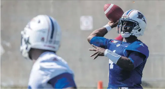  ?? DAVE SIDAWAY ?? Alouettes quarterbac­k Darian Durant was at practice preparing for the Ottawa Redblacks Thursday at Olympic Stadium, one day after Jacques Chapdelain­e was fired.