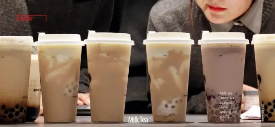  ??  ?? Milk tea becomes a popular drink among the young