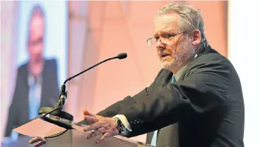  ?? /Siyabulela Duda ?? Seizing an opportunit­y: Minister of Trade and Industry Rob Davies wants to negotiate a trade deal with his UK counterpar­t, Liam Fox, with the hope that it will be concluded by the time Britain leaves the EU.