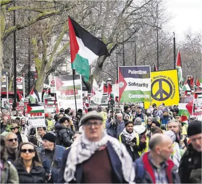  ?? Alberto Pezzali / AP ?? Manifestac­ió celebrada a Londres, el febrer passat, en suport dels palestins de Gaza.