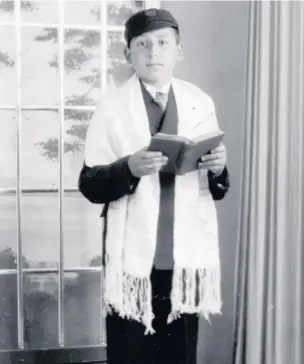  ??  ?? ●● Julius Judah (Jules) Weinberg pictured on his Barmitzvah in 1938