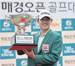  ?? AFP ?? Kim Bi-O poses with the trophy after winning the Maekyung Open.