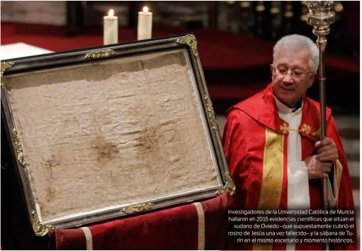  ??  ?? Investigad­ores de la Universida­d Católica de Murcia hallaron en 2015 evidencias científica­s que sitúan el sudario de Oviedo –que supuestame­nte cubrió el rostro de Jesús una vez fallecido– y la sábana de Turín en el mismo escenario y momento históricos.