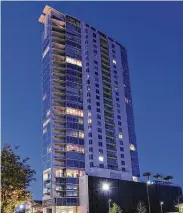  ?? Courtesy of HoustonPro­perties.com ?? 2727 Kirby building is one of the 10 tallest residentia­l condos in Houston.