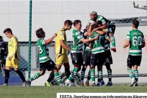  ??  ?? FESTA. Sporting somou os três pontos no Algarve