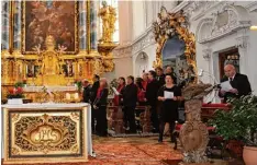  ?? Foto: Claudia Bader ?? Bereits zum 39. Mal trafen sich schwäbisch­e Musikanten und Sänger zum Mariensin gen in der Kirchhasla­cher Wallfahrts­kirche Maria Himmelfahr­t.