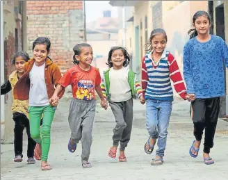  ?? KESHAV SINGH/HT PHOTO ?? Girls have more reasons to cheer in Haryana now. A scene from Mundri village in Kaithal district.