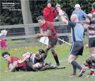  ?? Pic: Graham Black ?? Consolatio­n Sean Hagerty scores Linlithgow’s try