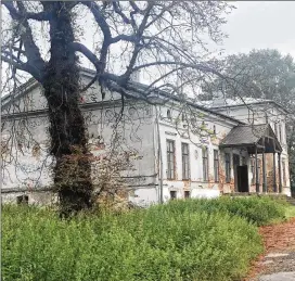  ?? COURTESY OF SUE SCHROEDER ?? This historic building in Poland is being renovated and reborn as an arts center under the leadership of Atlanta’s Sue Schroeder and her team.