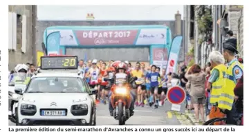  ?? ©Studio de Com ?? La première édition du semi-marathon d’Avranches a connu un gros succès ici au départ de la place Carnot.