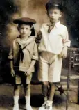  ?? ?? Chelo De Castro (derecha) cuando era niño.