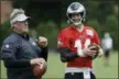  ?? MATT ROURKE — THE ASSOCIATED PRESS ?? Philadelph­ia Eagles quarterbac­k Carson Wentz and coach Doug Pederson talk during practice at the team’s training facility last week in Philadelph­ia. Wentz is one of several key players who missed Philadelph­ia’s playoff run and are returning from injuries.