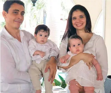  ?? FOTOS JESÚS RICO ?? Rodrigo Ramírez, de 39 años, junto a su esposa Violet Vásquez, de 36 y sus hijos Alejandro y Emma.