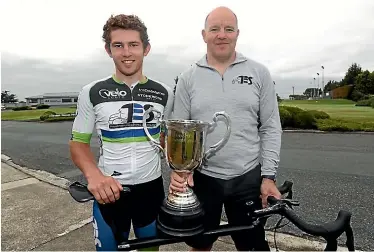  ?? KAVINDA HERATH/STUFF ?? Southland cyclist Mitchel Fitzsimons and manager Steve Keast are hoping the province can retain the Elite Series Cup this year. The first round is being held in eastern Southland on Sunday.