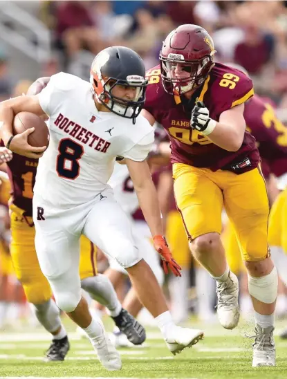  ?? KIRSTEN STICKNEY/SUN-TIMES ?? Loyola’s Brooks Bahr (right) has put on 30 pounds of muscle but still looks lean, coach John Holecek says.