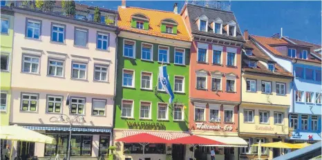  ?? ACHIVFOTO: SIEGFRIED HEISS ?? Das Waldhorn am Marienplat­z (grünes Gebäude): zukünftig wieder mit Restaurant, dann aber ohne Hotelbette­n.