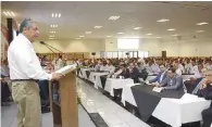  ??  ?? Sindicalis­mo. Saltillo fue escenario del Primer Encuentro Sindical, al que se dieron cita por lo menos 500 personas. Luis Díaz Mirón, rector de la Escuela Libre de Derecho.