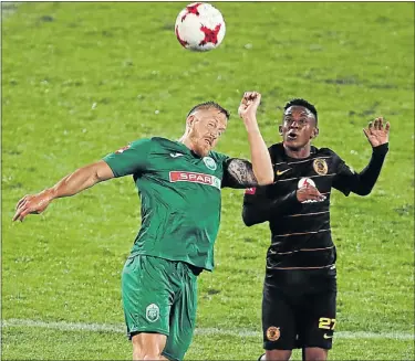  ?? Picture: GALLO IMAGES/STEVE HAAG ?? ON THE HEAD: AmaZulu’s Michael Morton and Hendrick Ekstein, of Kaizer Chiefs, during their Absa Premiershi­p match at the King Zwelithini Stadium in Durban last night