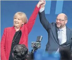  ?? FOTO: DPA ?? Kanzlerkan­didat Martin Schulz eröffnete mit Hannelore Kraft den Wahlkampf der SPD in Essen.