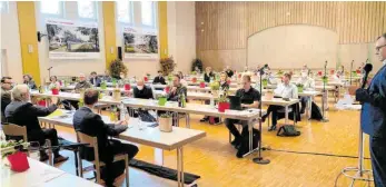  ?? FOTO: LEIDENBERG­ER ?? Am vergangene­n Dienstag hat sich das „Who is who“der deutschen Landschaft­splanungsb­üros in Ellwangens Stadthalle getroffen. Über 20 Büros interessie­ren sich für den ausgeschri­ebenen Wettbewerb zur Landesgart­enschau 2026 in Ellwangen.