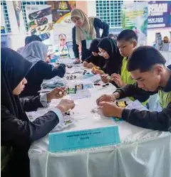  ?? ?? ANTARA pelajar yang menyertai aktiviti pada Program Eksplorasi TVET Komuniti di Kolej Komuniti Tawau.