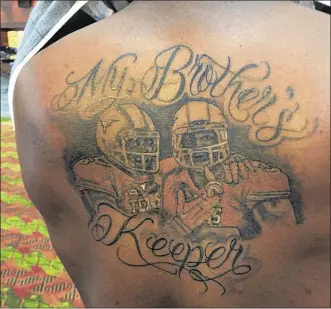  ?? BRIAN DAVIS / AMERICAN-STATESMAN ?? Running back D’Onta Foreman shows the tattoo he got after the victory over Oklahoma. His twin brother got a matching tattoo. D’Onta is trying for his third straight 100-yard rushing day.