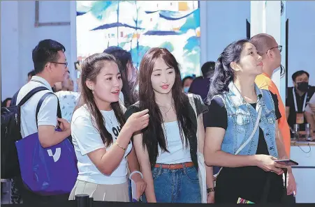  ?? PROVIDED TO CHINA DAILY ?? Zhang Juan (center) and other AI trainers from Jishishan Bonan, Dongxiang and Salar autonomous county in Gansu province take part in the World Artificial Intelligen­ce Conference in Shanghai last year.