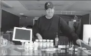  ?? Lynn Atkins/The Weekly Vista ?? Rich Wilens is happy to explain the health benefits of CBD products at his new store on Bella Vista Way.