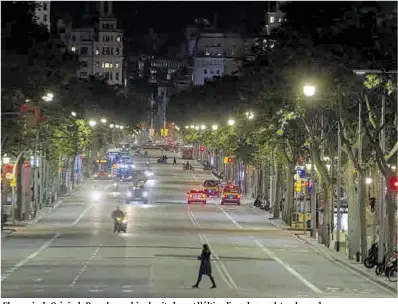  ?? Manu Mitru ?? El passeig de Gràcia de Barcelona, ahir a la nit, durant l’últim divendres amb toc de queda.