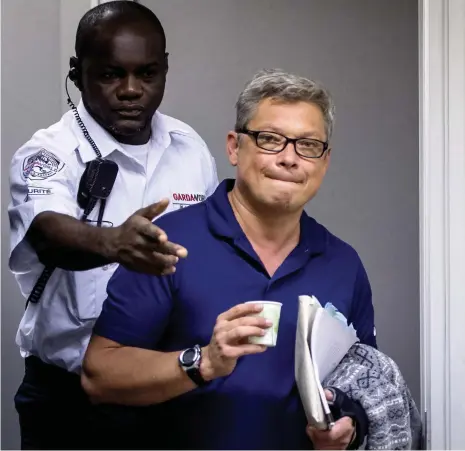  ?? PHOTO AGENCE QMI, JOËL LEMAY ?? Le médecin américain Ramil Mansourov était de retour devant la Commission de l’immigratio­n hier, à Montréal.