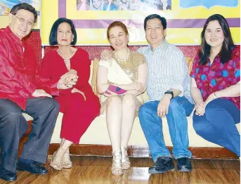  ??  ?? (From left) Your columnist, Mildred Taleon Go, LetLet Taleon Go and husband Henry Cocabo with Jayelles’ Tara Litton.