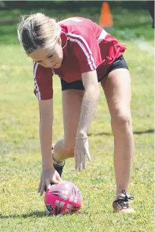  ??  ?? Mackfax’s Sienna Stevens scores a breakaway try.