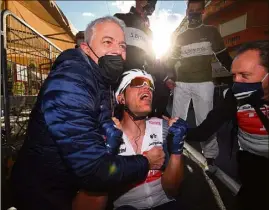  ?? (Photo EPA/MAXPPP) ?? Au bout de l’effort, Jasper Stuyven peut exulter : le voilà qui marque de son empreinte le palmarès de Milan-Sanremo. Fortissimo !