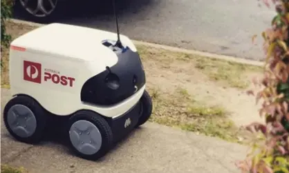  ?? Photograph: Duncan Maxwell/Instagram ?? Australia Post are trialling a new parcel delivery service in the Brisbane suburb of New Farm using an autonomous robot.