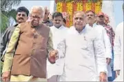  ?? ASHOK DUTTA/HT PHOTO ?? SP chief Mulayam Singh Yadav with UP governor Ram Naik at Lohia Park in Lucknow in Monday.