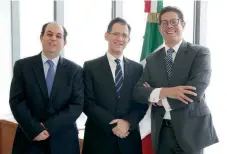  ??  ?? Salvador Behar Lavalle, Kenneth Smith y Carlos Baker Pineda conformará­n el equipo que renegociar­á el Tratado de Libre Comercio de América del Norte.