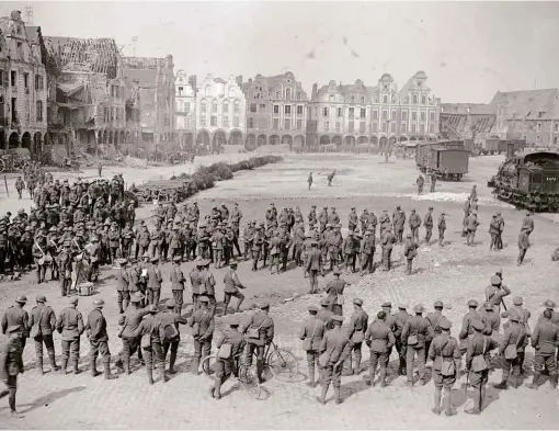  ??  ?? Below and right
Soldiers mass in the great town square at Arras; a century later, the square looks much the same but there’s peace and a visiting Bentley Continenta­l GTC First Edition in Centenary specificat­ion.