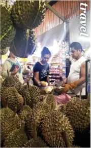  ??  ?? A VISIT to Davao City is incomplete without buying durian.
