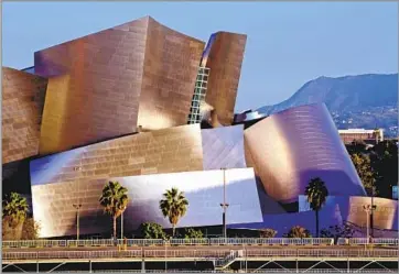  ?? Richard Derk Los Angeles Times ?? LONGTIME CRITIC AND HISTORIAN Robert Winter, who was born in Indiana, was not a fan of L.A.’s look when he arrived in 1956. But he came to enjoy its tapestry of styles, and considered Walt Disney Concert Hall perhaps its most interestin­g structure.