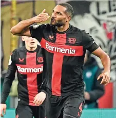  ?? ?? JONATHAN TAH del Leverkusen celebra después de anotar el tercer gol de su equipo