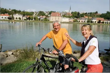  ?? Submitted photo ?? A brief stop by the Danube River.